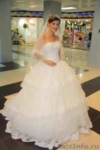 Шикарное пышное свадебное платье со шлейфом в традиционном стиле - Изображение #1, Объявление #491077