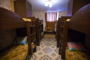 Недорогая 1-спальная кровать в мужской комнате хостела - Изображение #1, Объявление #1723662